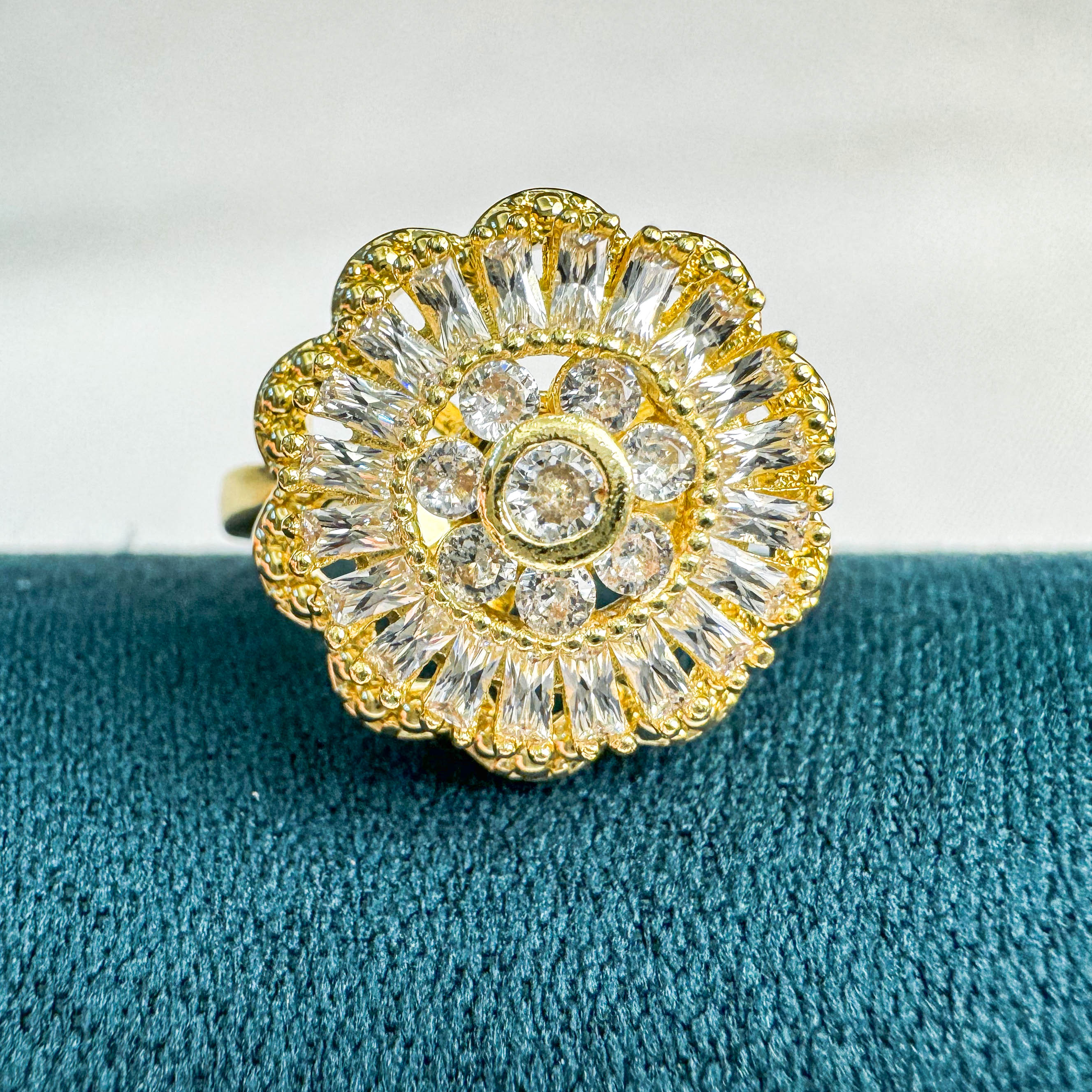 New 2025 Crystal Rings For Women Fashion Daisy Rose Sunflower Stress Fidget Spinner Ring Teens Aesthetic Gift Jewelry Accessories Creative