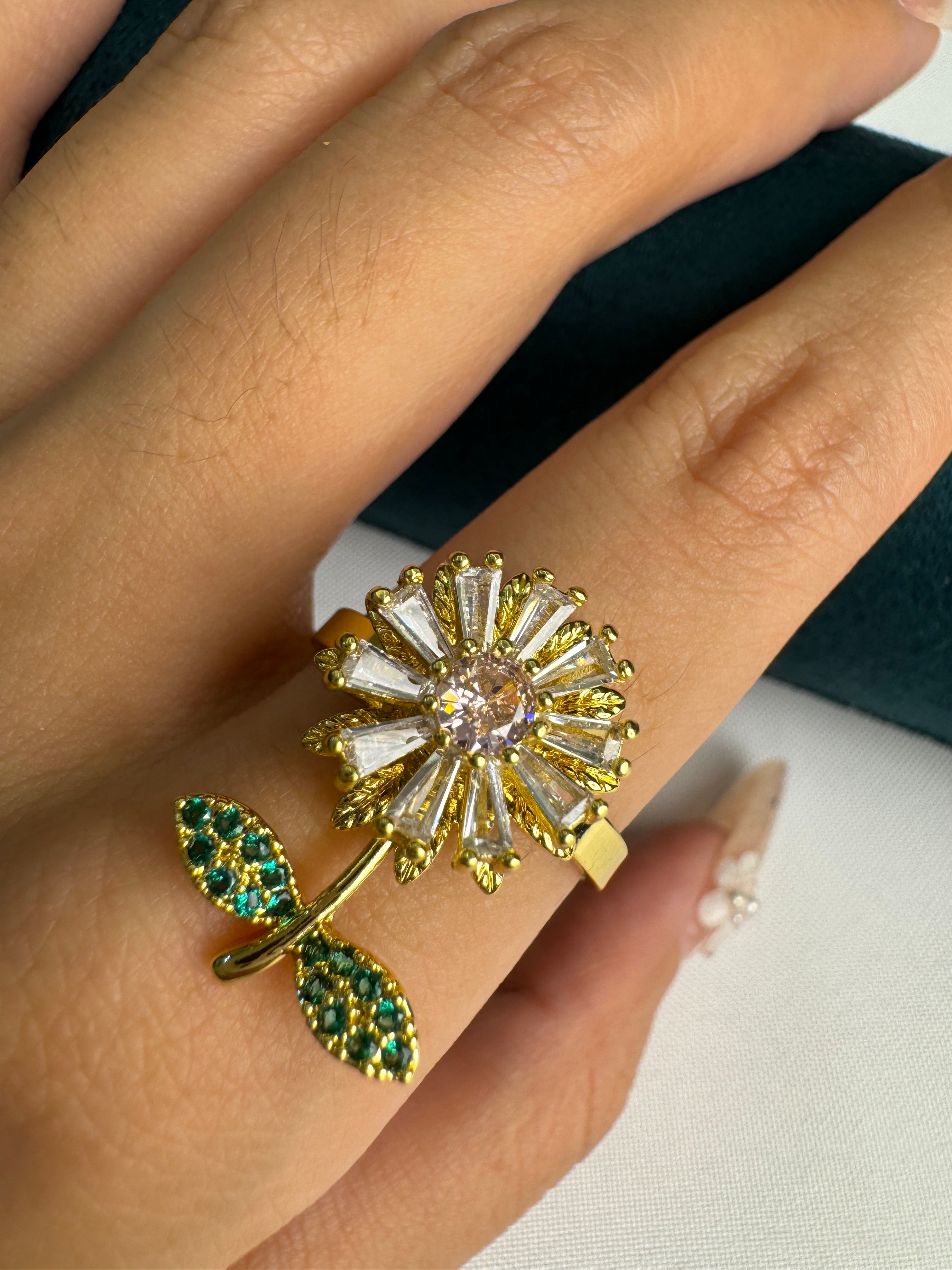 New 2025 Daisy Rings Fidget Ring Anxiety for Women Multiple Crystal Flower Plant Finger Ring Anti Stress Wedding Jewelry