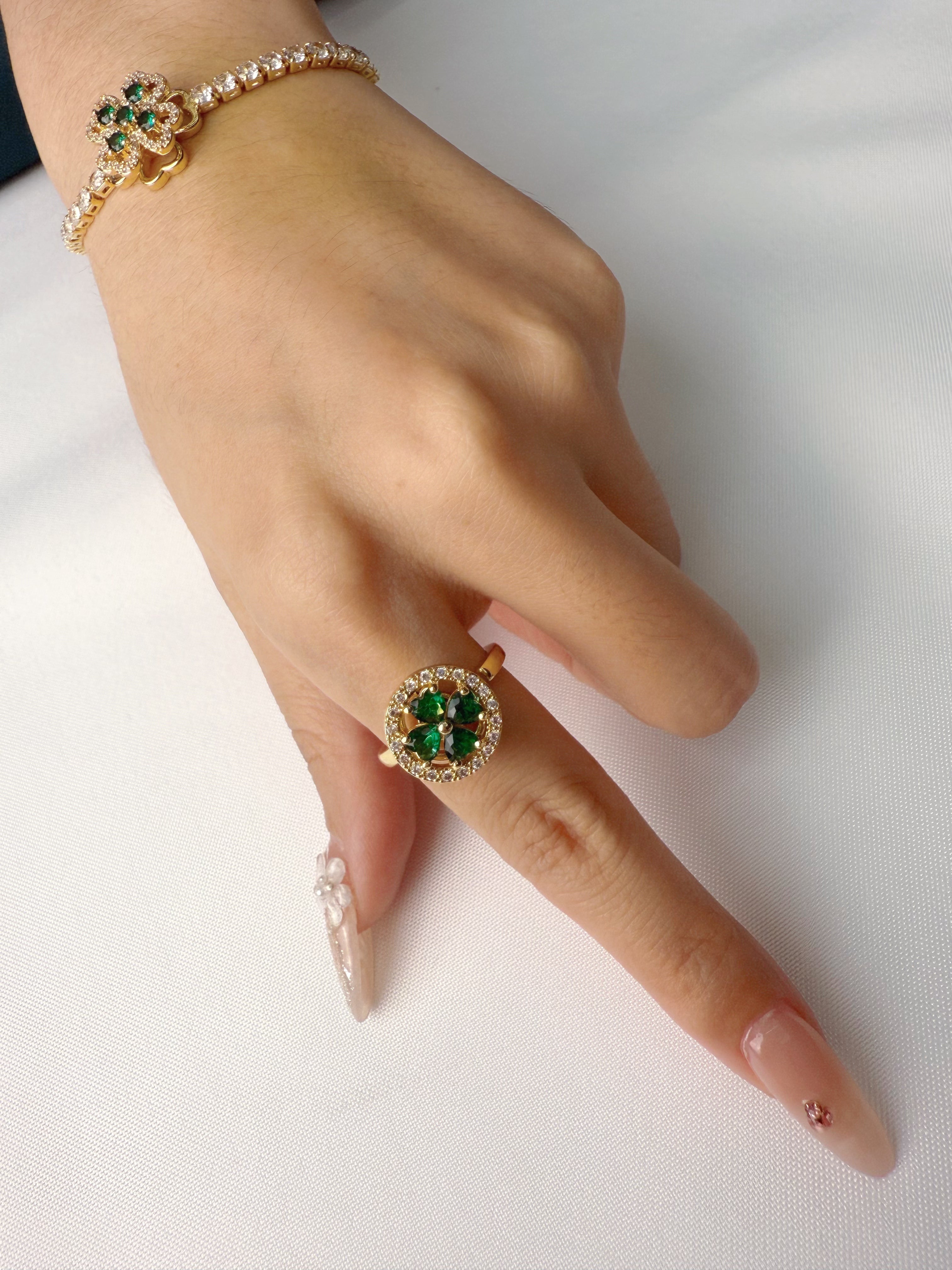 New 2025 Four Leaf Clover Ring – Rotating Ring,, Adult Fidgets for Anxiety and Stress, Lucky Clover Jewelry in Gold for Women & Men