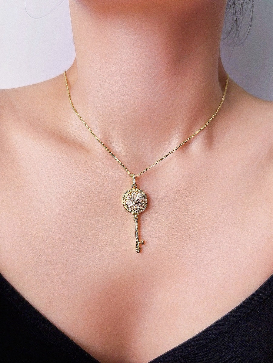 New 2025 Key to Calm Spinner Necklace – Rotating Key Pendant for Anxiety Relief｜Symbolic Fidget Jewelry for Women