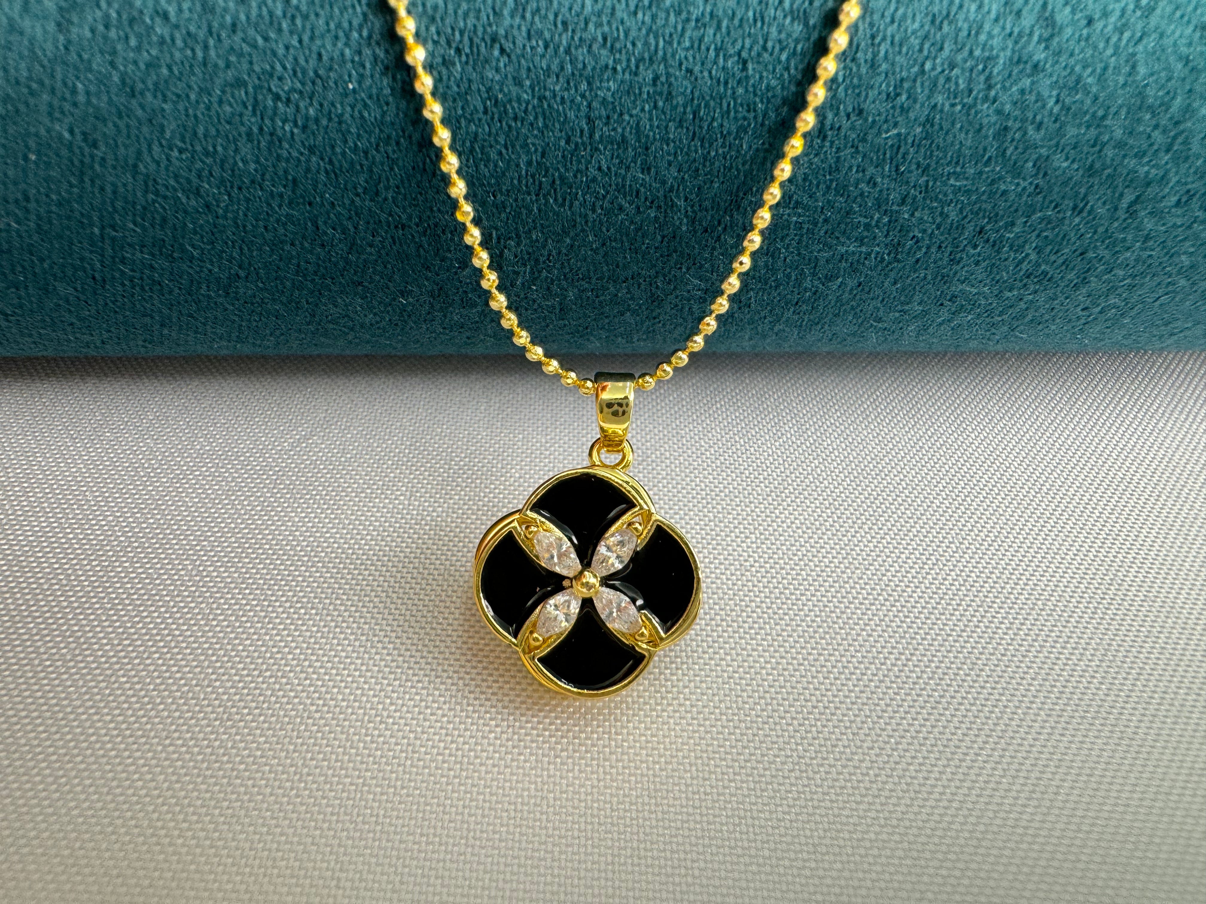 New 2025 Clover Fidget Necklace – Rotating Pendant for Anxiety Relief｜Lucky Crystal Spinner Jewelry for Women