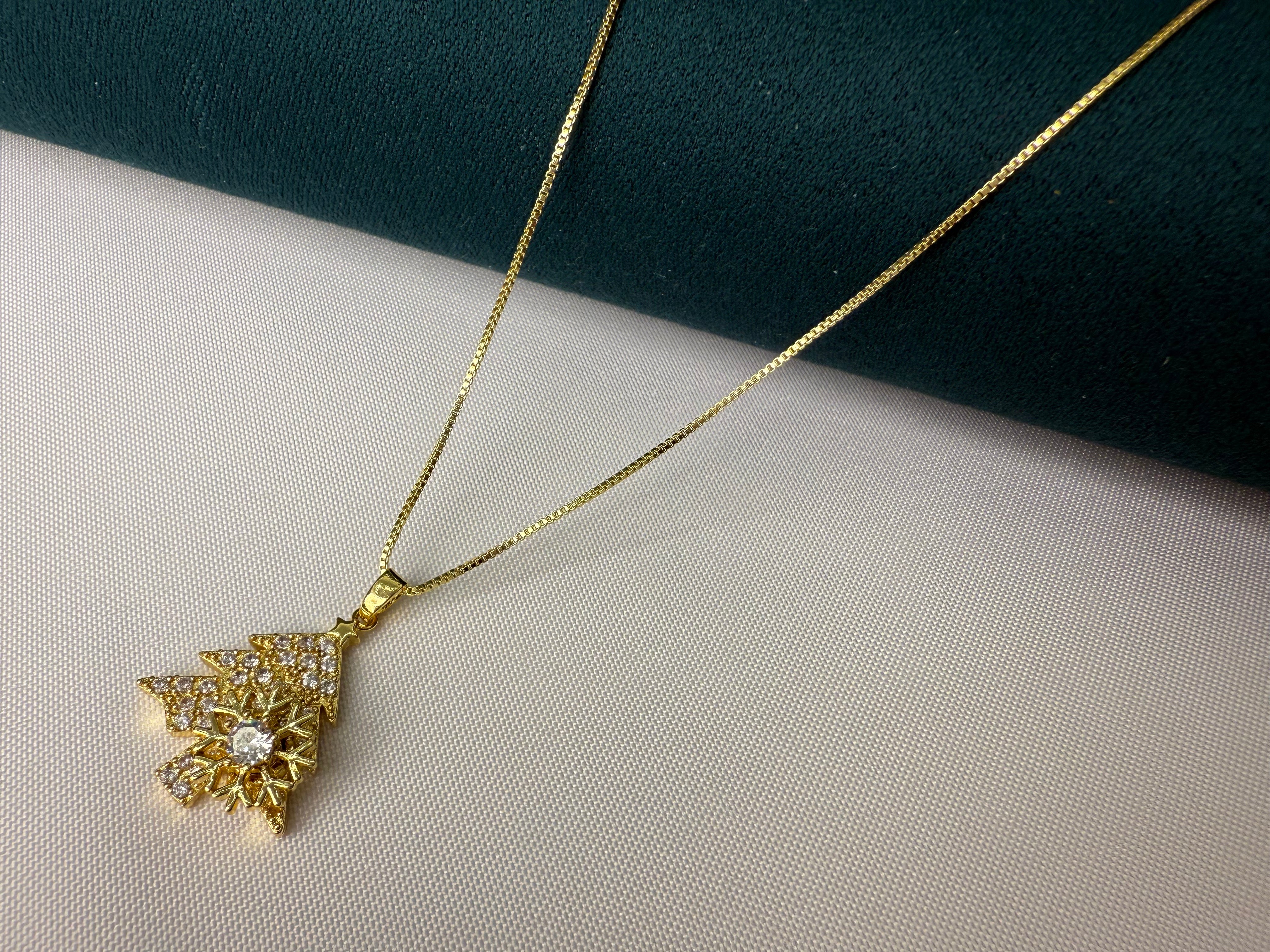 New 2025 Holiday Tree Spinner Necklace – Rotating Snowflake Anxiety Relief Pendant｜Festive Fidget Jewelry for Women