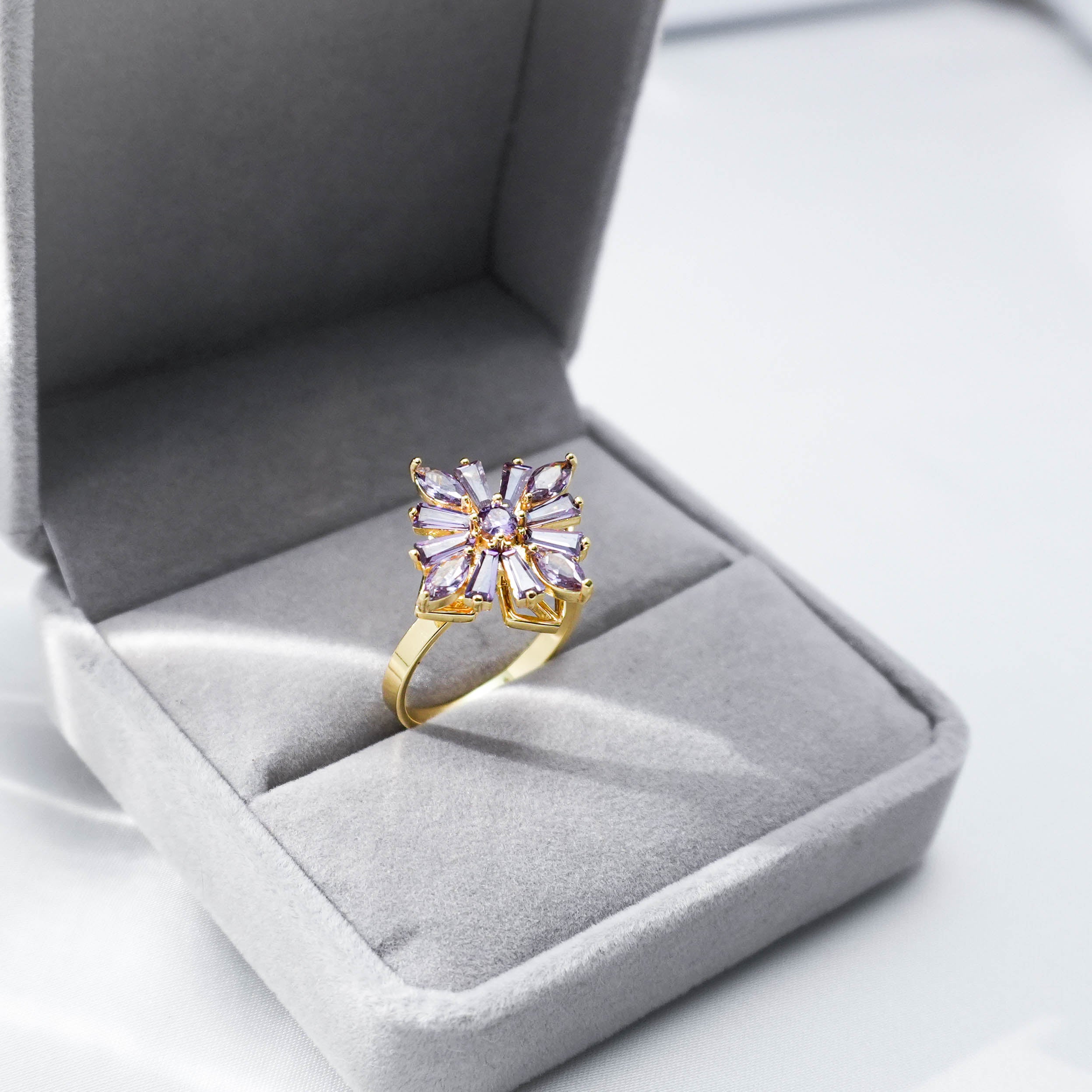 New 2025 Purple Blossom Spinner Ring – Rotating Four-Petal Fidget Ring for Anxiety Relief｜Square Floral Zirconia Design
