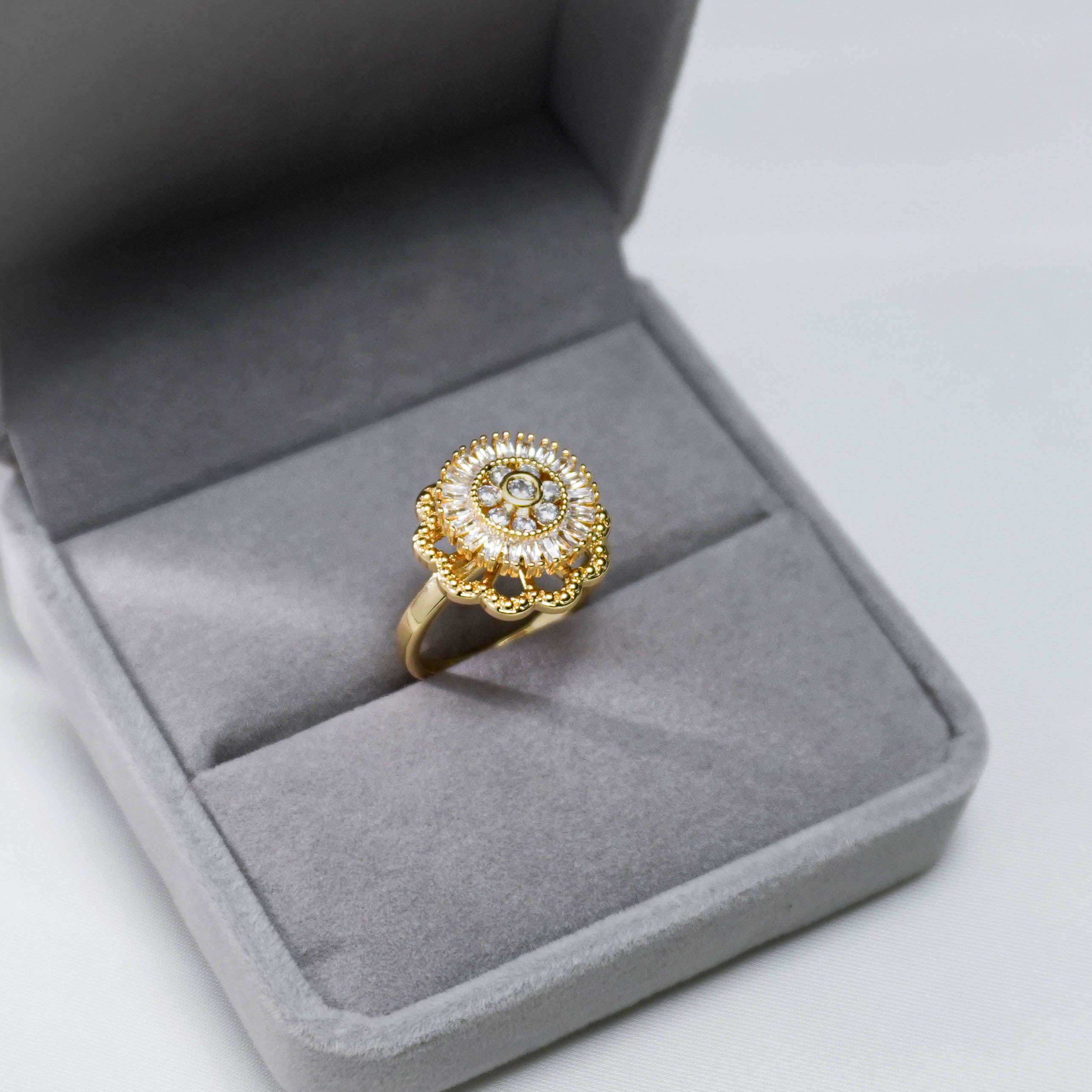 New 2025 Crystal Rings For Women Fashion Daisy Rose Sunflower Stress Fidget Spinner Ring Teens Aesthetic Gift Jewelry Accessories Creative
