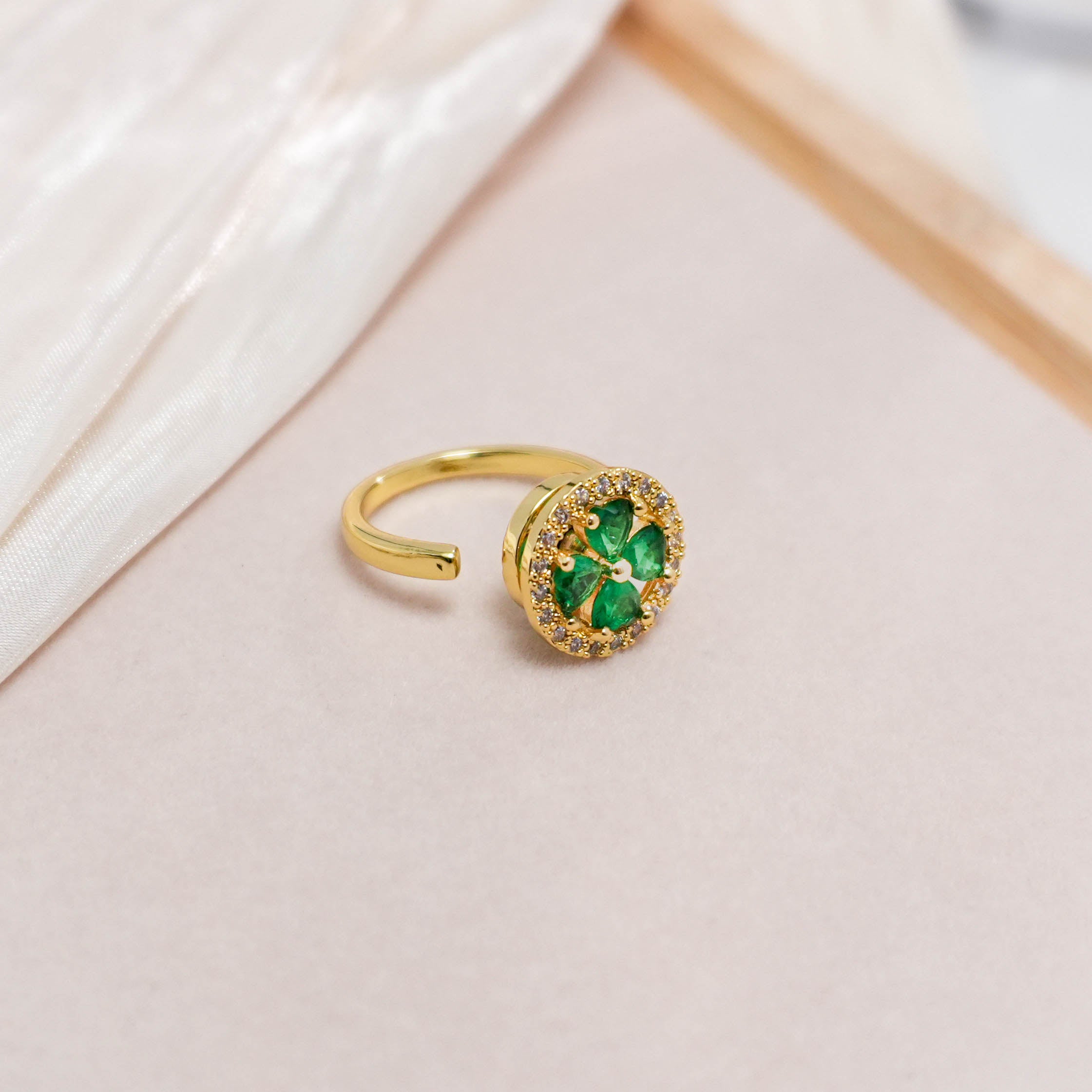 New 2025 Four Leaf Clover Ring – Rotating Ring,, Adult Fidgets for Anxiety and Stress, Lucky Clover Jewelry in Gold for Women & Men