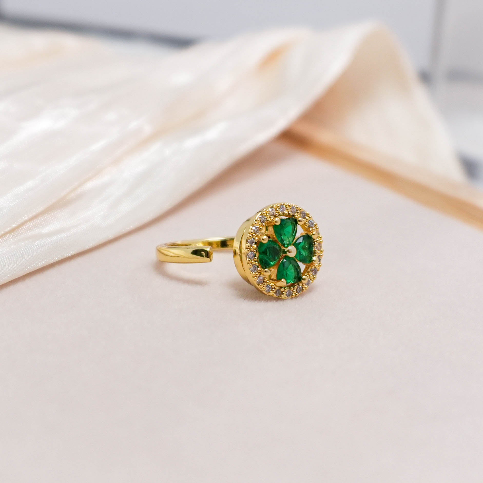 New 2025 Four Leaf Clover Ring – Rotating Ring,, Adult Fidgets for Anxiety and Stress, Lucky Clover Jewelry in Gold for Women & Men