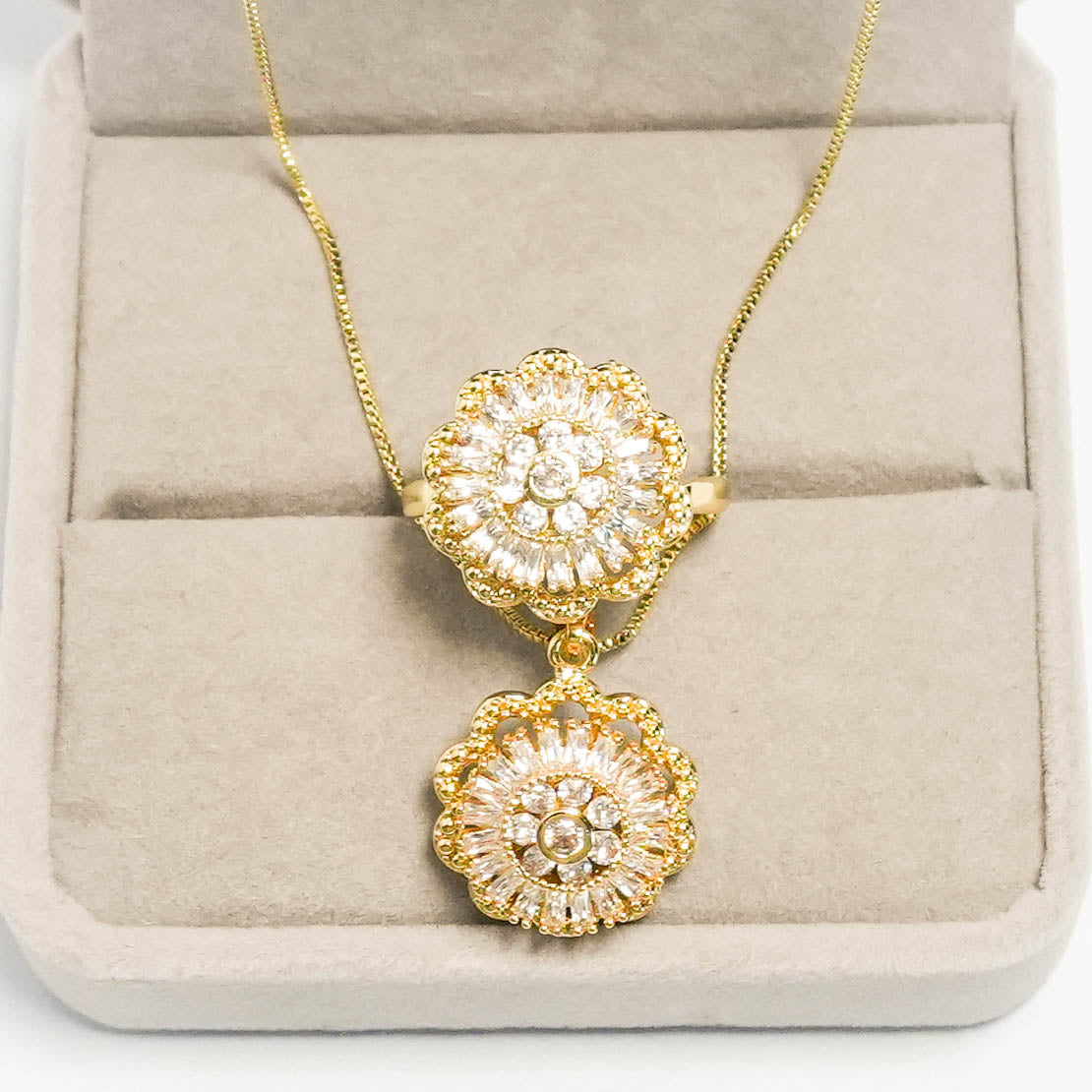 New 2025 Daisy Blossom Spinner Set – Crystal Rotating Flower Necklace & Fidget Ring for Women｜Elegant Anti-Anxiety Jewelry Gift